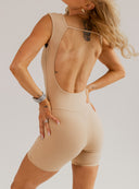 JUMPSUIT MUKAVA SHORT KAPUCZINA